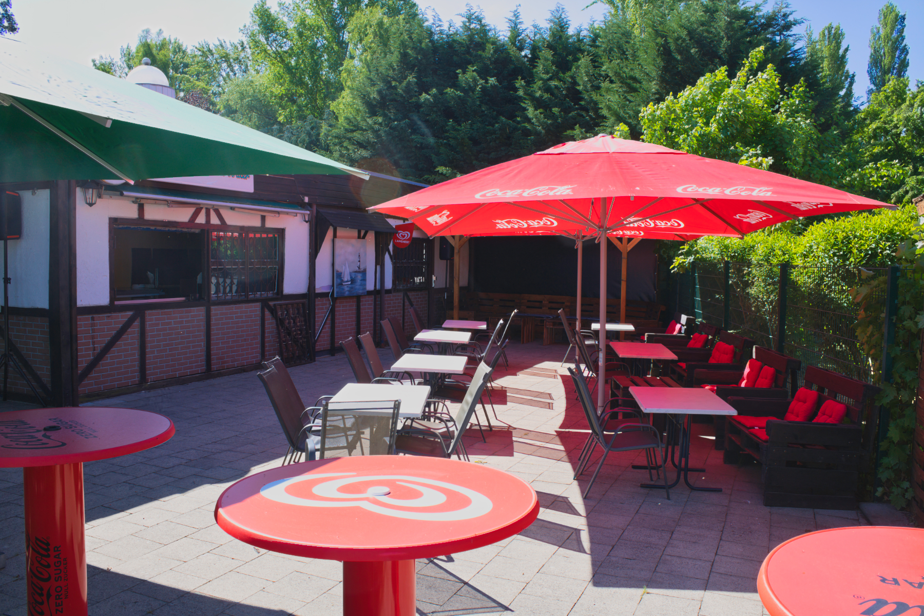 Smoke at the Water – Blick auf den Imbiss